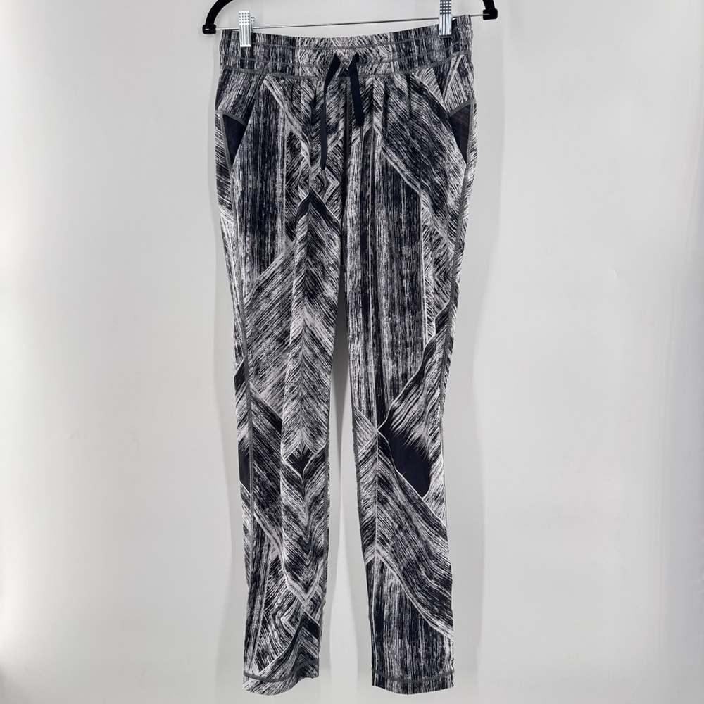 Lululemon Namaskar Joggers Heat Wave White Black Pants size 4